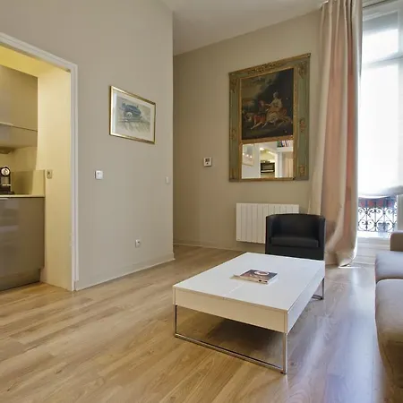 Spacious Studio Near Parc Monceau Apartment