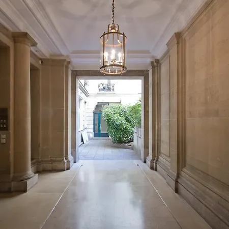 Spacious Studio Near Parc Monceau *