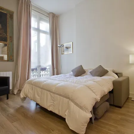 Spacious Studio Near Parc Monceau *